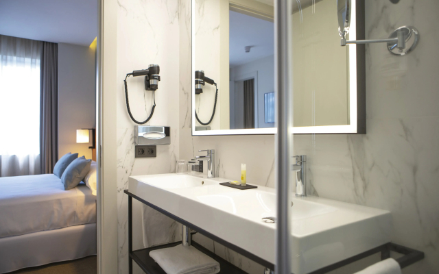 Отель Riu Plaza España