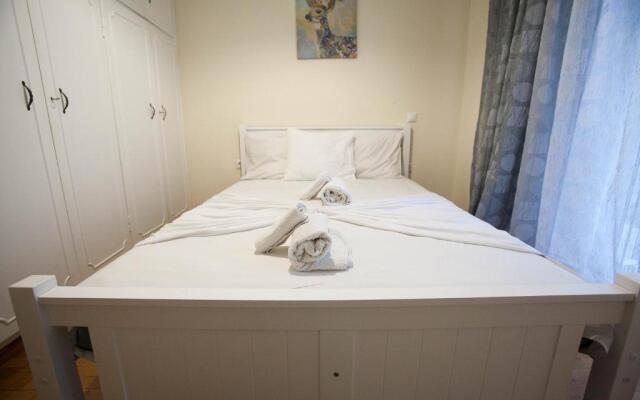 athens city themis 11