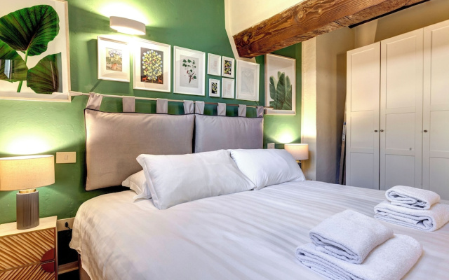 Agnese Apartment by Mamo Florence