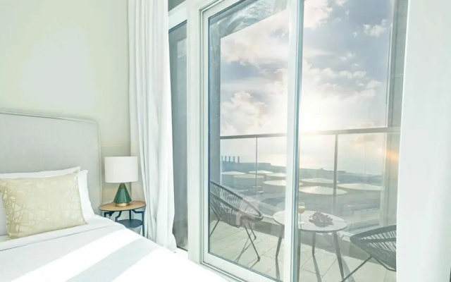 LUX The Modern Marina Suite