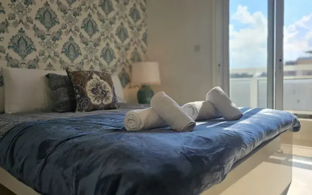 27 NIC - Stay Alex s House