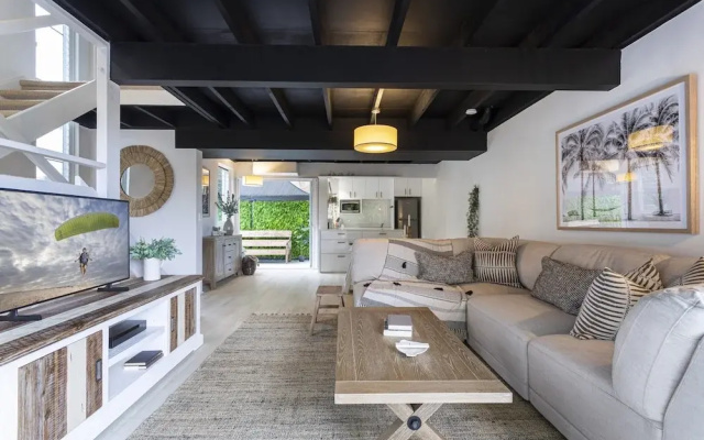 Beachside 2-bed House With Pool, Courtyard & BBQ