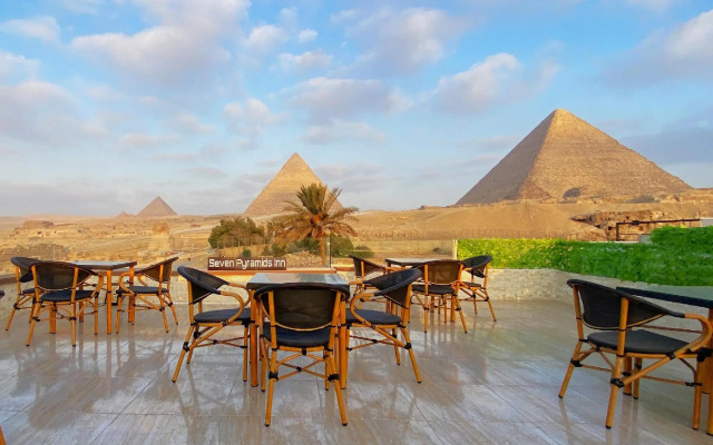 Pyramids Village Inn
