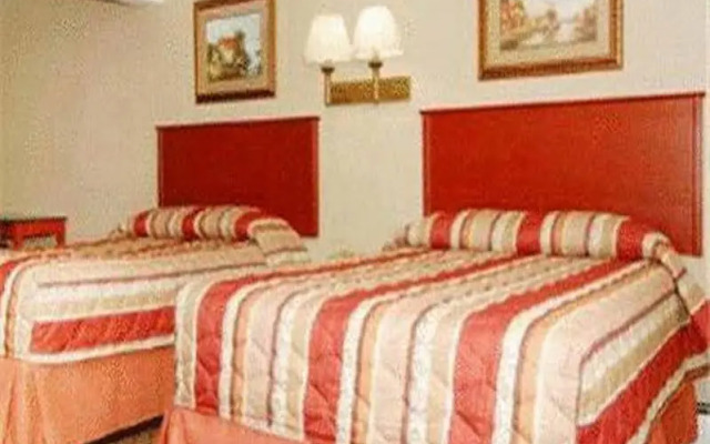 Travelodge by Wyndham Bay Shore Long Island