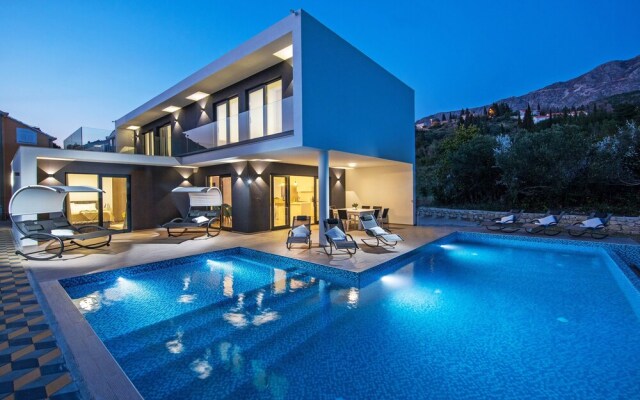 New Modern Villa Luce