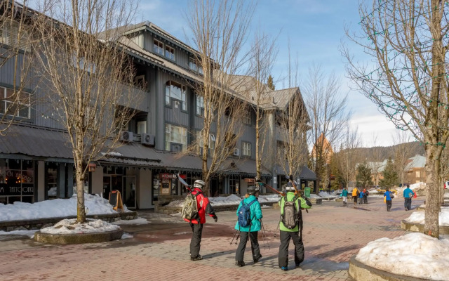 Glacier Lodge - Luxury Condo