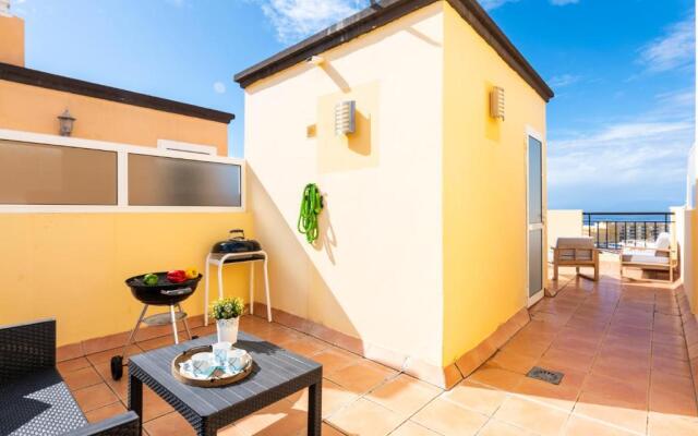 1314 FABULOUS 2 BEDROOM Accommodation ROOF TERRACE