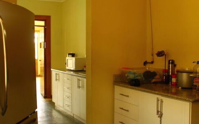Check Inn B&B - Hostel
