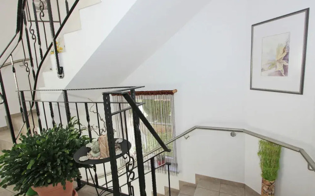 Apartment In Uderns With Balcony Cot Heating Parking