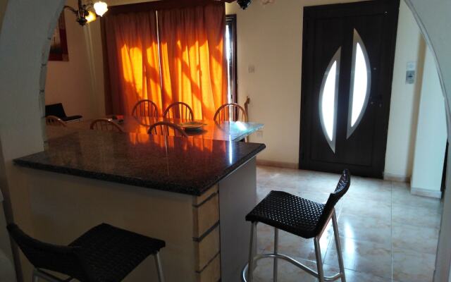Lovely 7 Bedroom Villa !!