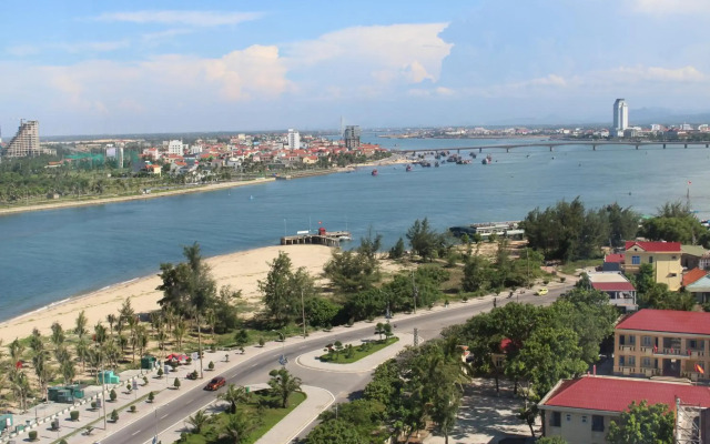 Muong Thanh Luxury Nhat Le Hotel