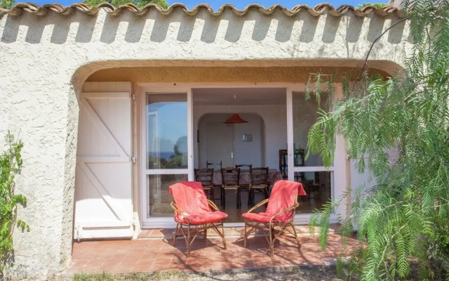 Cosy Holiday Home in CargÃ¨se Corse-du-Sud near Sea