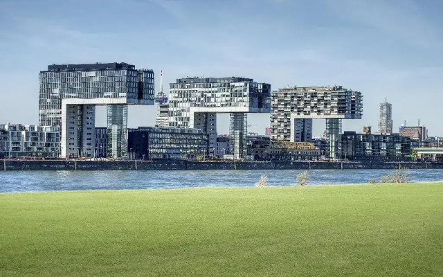 Premier Inn Cologne City Sud Hotel