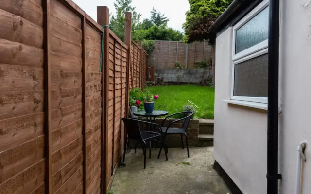 Ashton House, Luton - inhabit short stays