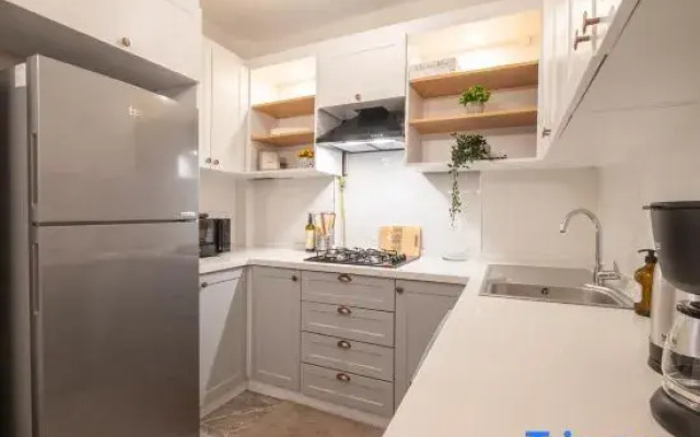 Fully Renovated 2BR Flat in Center of Moda