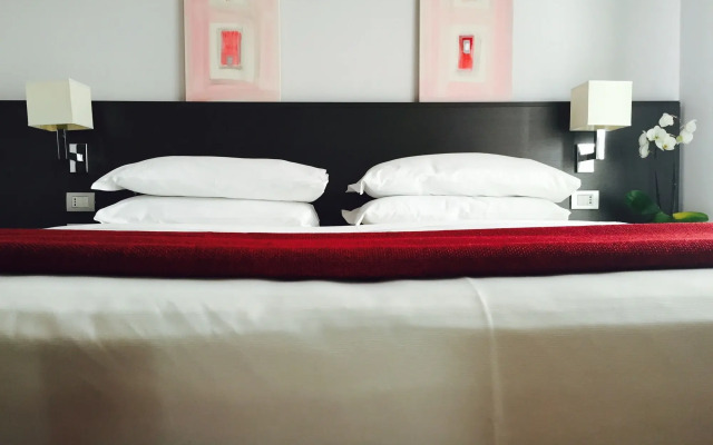 Hotel The One