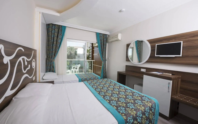 Kleopatra Blue Hawaii Hotel