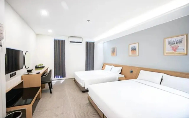 Cubic Bangna Hotel