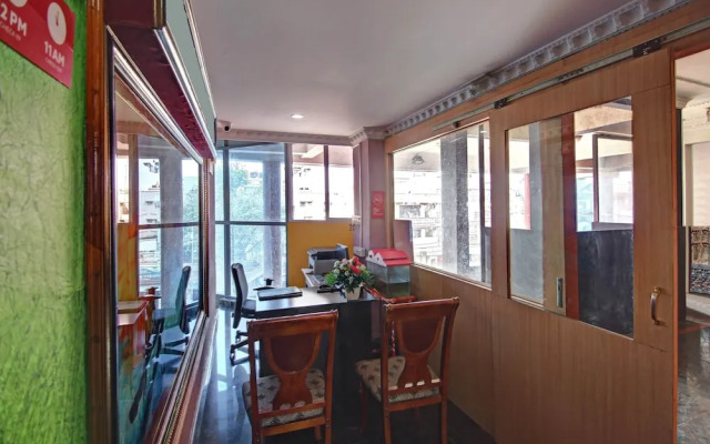 OYO 6889 Elite Deluxe Rooms