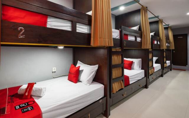 RedDoorz Hostel near Trans Studio Mall