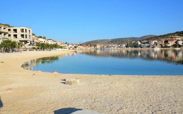 Sea-view Apartment - Sleeps 4, Parking & Balcony