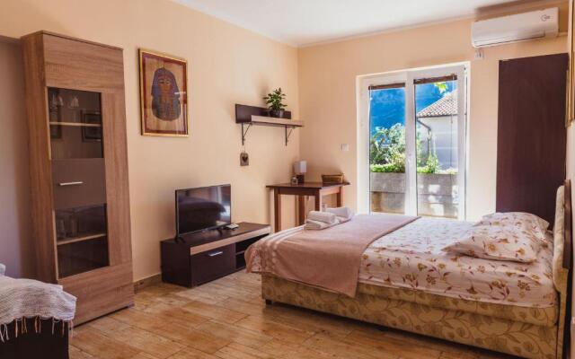 Apartments Krsto Dobrisa