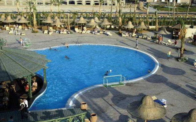 Parrotel Aquapark Resort