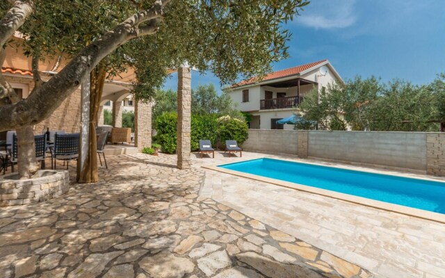 Amazing Home in Dobropoljana With 6 Bedrooms and Outdoor Swimming Pool