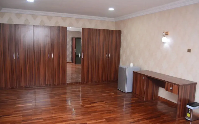 Mahogany Hotel and Suites