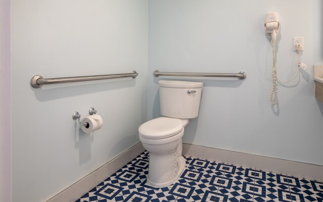 Universal Endless Summer - Dockside Inn and Suites