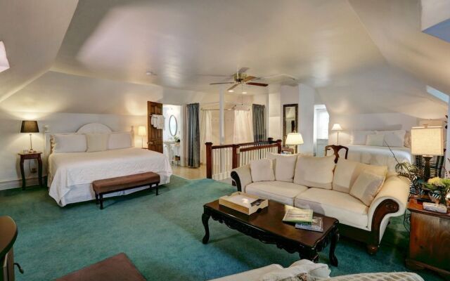 Olde Square Inn Bed and Breakfast