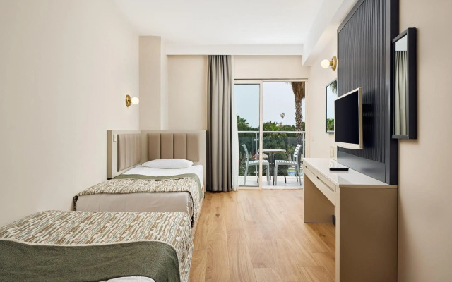 Seaden Sea World Resort & Spa