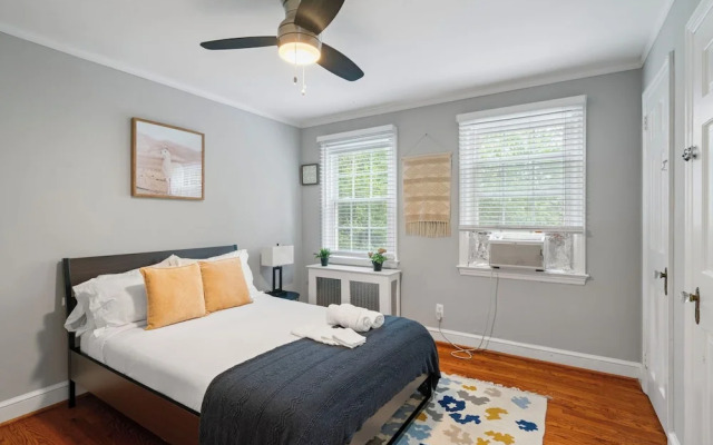 Charming Townhouse Retreat by Cozysuites