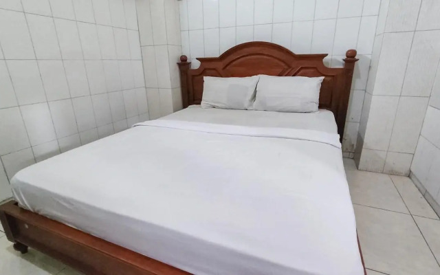 Hotel Shinta 1 near Stasiun Kertosono