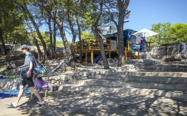 Apartment and Room Ilija