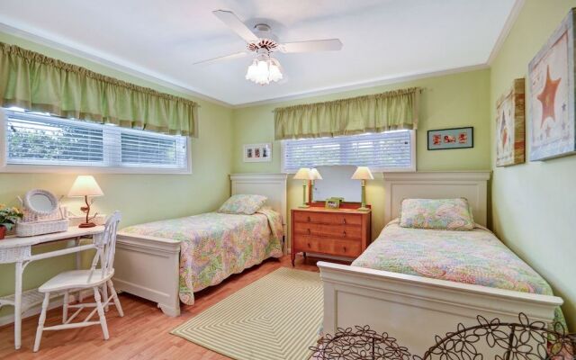 Dog Friendly Ground Level Duplex by RedAwning