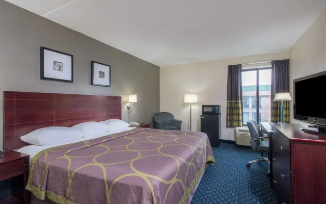 Super 8 Liverpool/ Syracuse Area