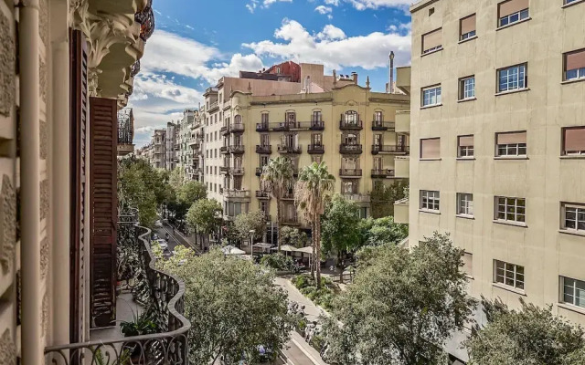 Modern Villa in Eixample With Sea Near