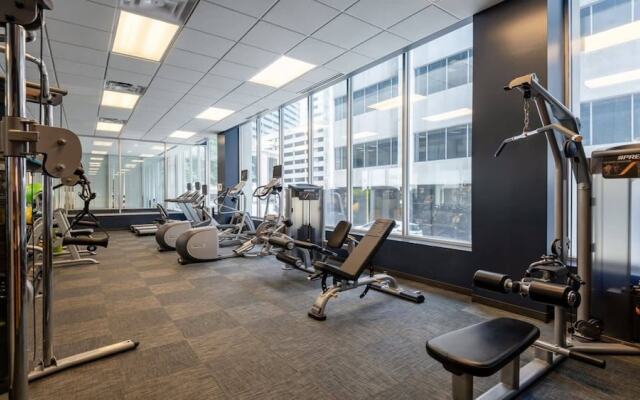 Downtown Dallas CozySuites w/ roof pool, gym #5