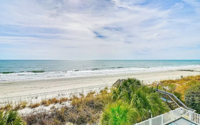 On-the-beach Escape: Oceanfront in Surfside!