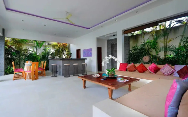 Elegant Private Villa, 3 BR, Seminyak With Staff