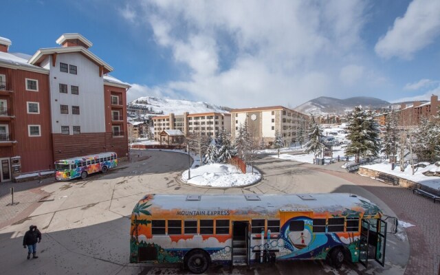 Wheelchair Accessible 2-Bedroom Slopeside Condo - No Cleaning Fee! by RedAwning