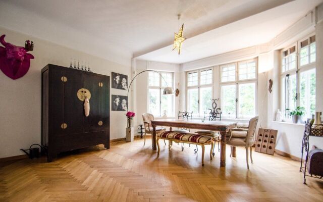 Villa12 Guesthouse & Event
