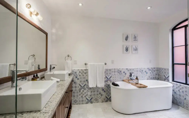 Luxury Apartments with Rooftop & Jacuzzi