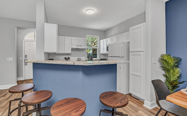 2 Bedroom Vacation Condo (2011)