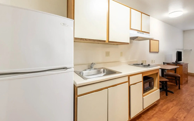 HomeTowne Studios by Red Roof Columbus