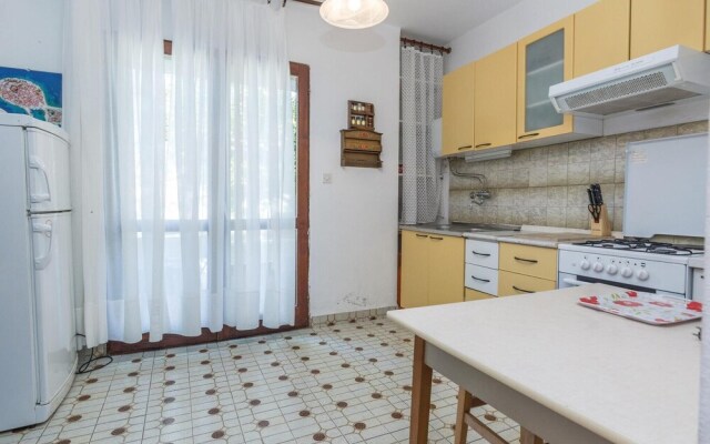 Nice Home in Privlaka With Wifi and 6 Bedrooms