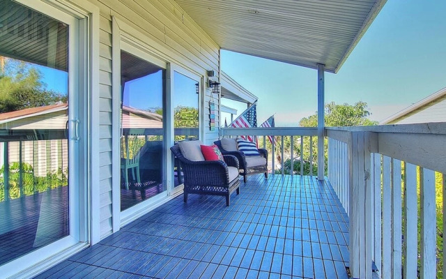 Intercoastal 203 by Teeming Vacation Rentals