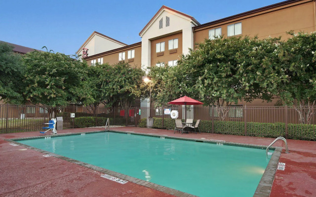 Red Roof Inn PLUS+ Austin South