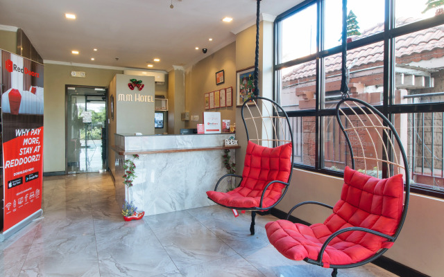 RedDoorz Plus Near Bamboo Organ Las Piñas